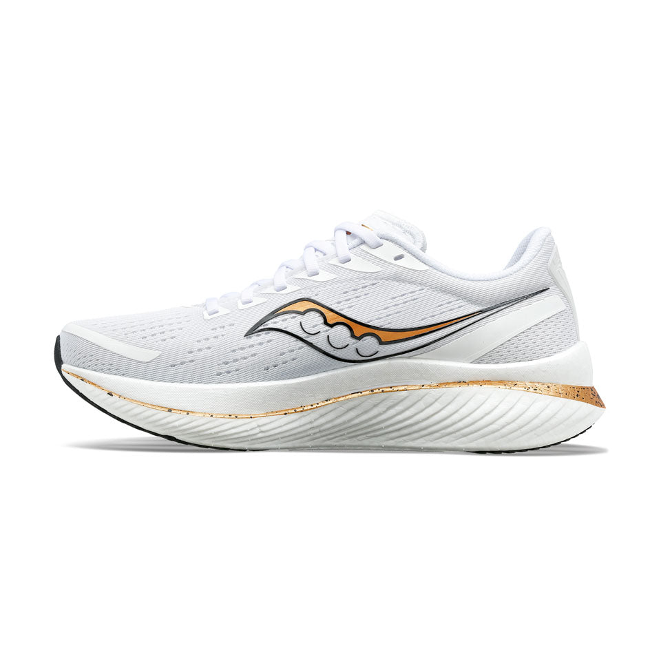 White sales saucony shoes